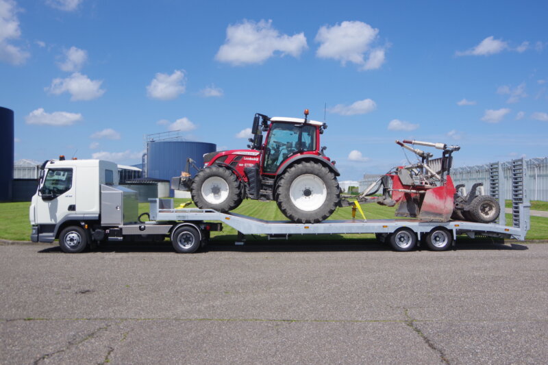 XB-trekker met 10,5m semidieplader 716 lz