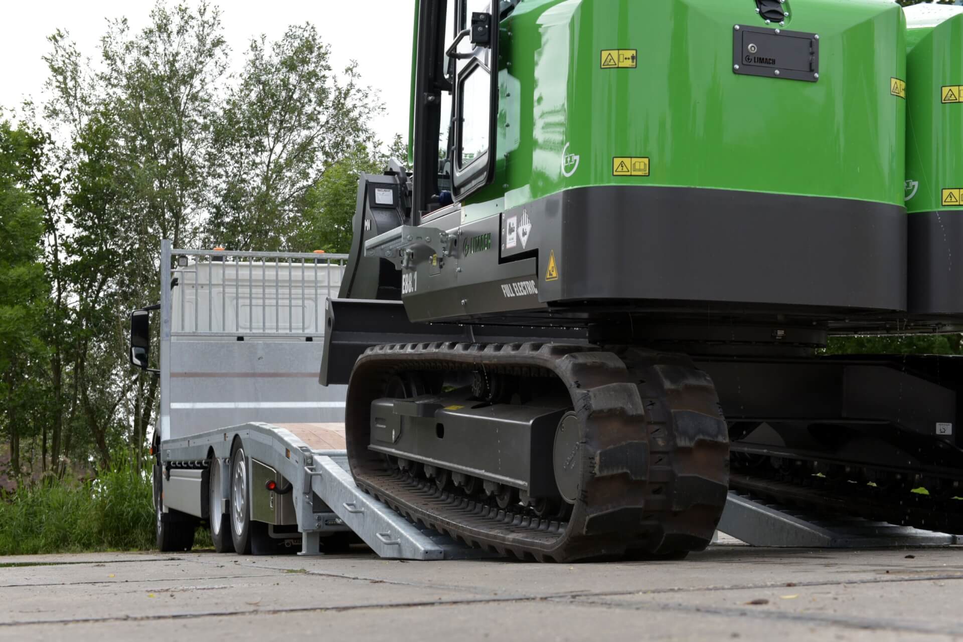 .e-AROCS oprijwagen met LIMACH laden