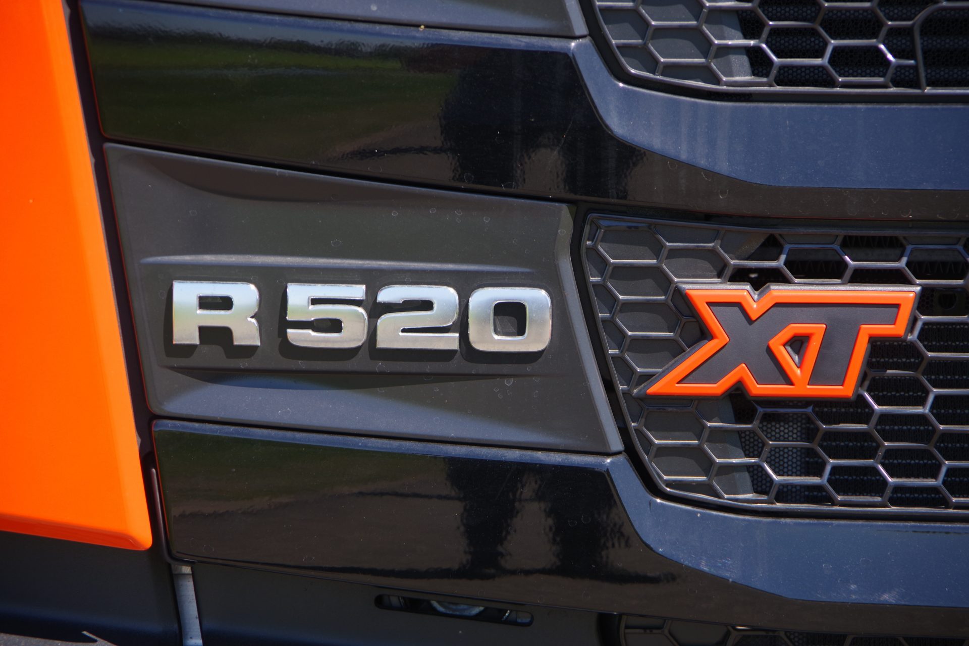 R 520 XT logo