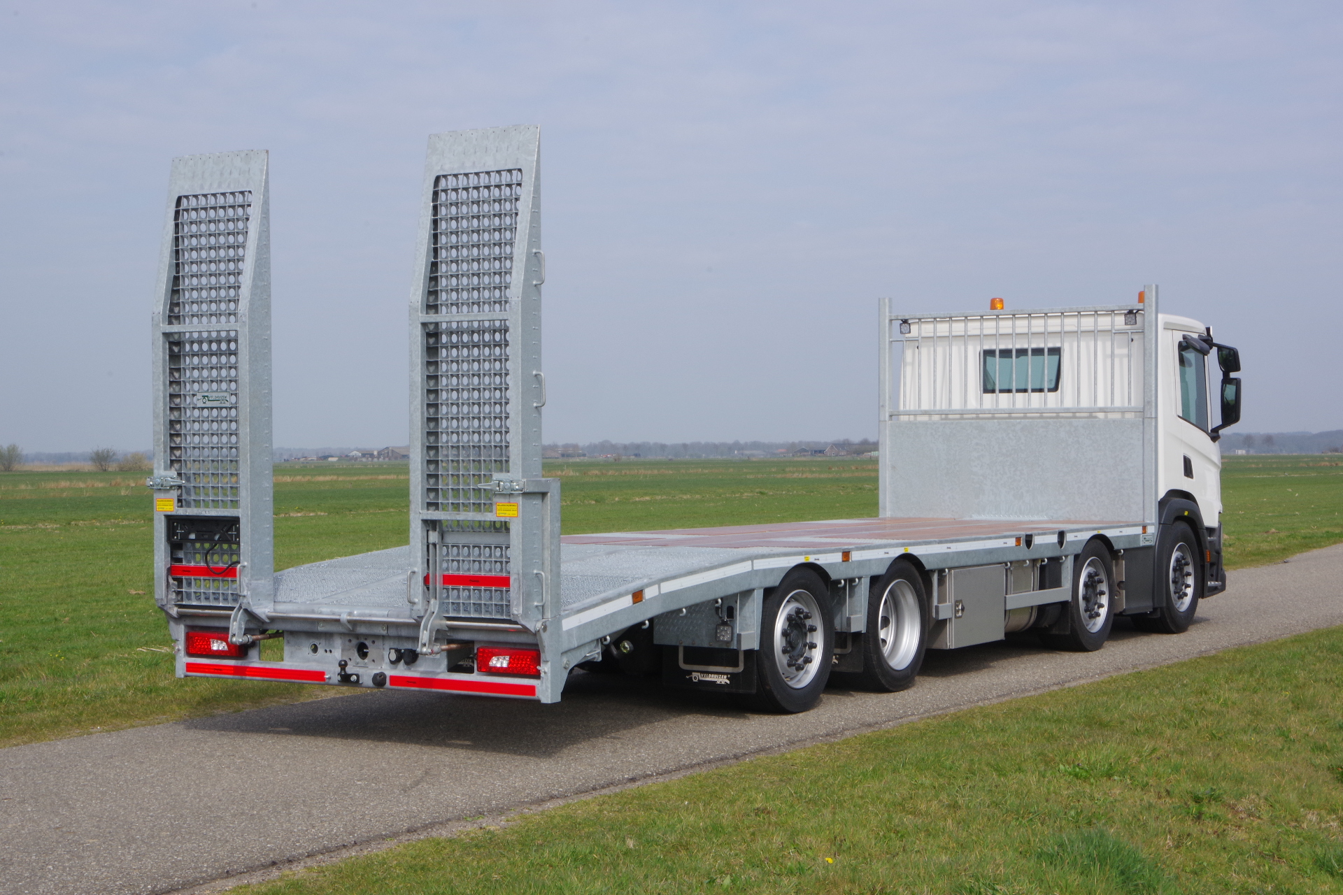 SCANIA 8x2 oprijwagen ''Domex'' oprijgoten ra 1